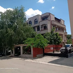 Dvete Brezi Pensjonat Burgas